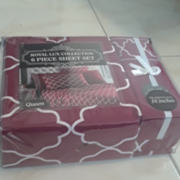 Queen size bed sheet set - Picture 3 of 5